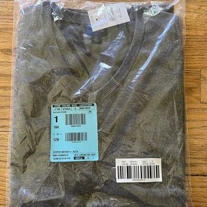 Washable merino wool-blend V-neck sweater in Heather Storm